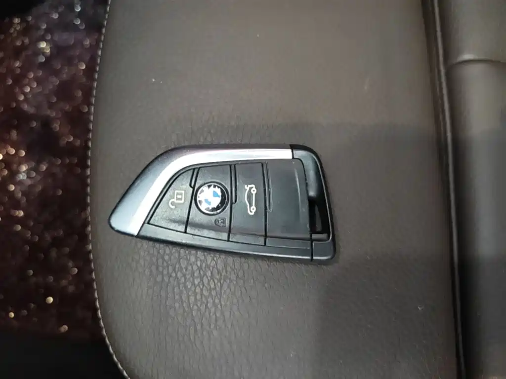 BMW X1 2018 sDrive18Li Premium Model фото 9