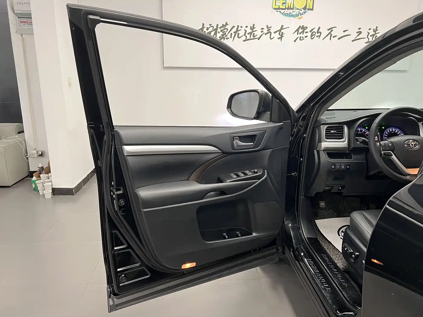 Toyota Highlander 2018 2.0T 4WD Premium 7-seater China VI фото 15
