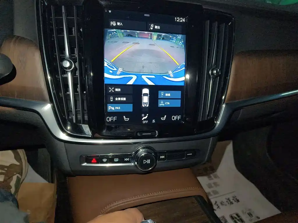 VOLVO S90
