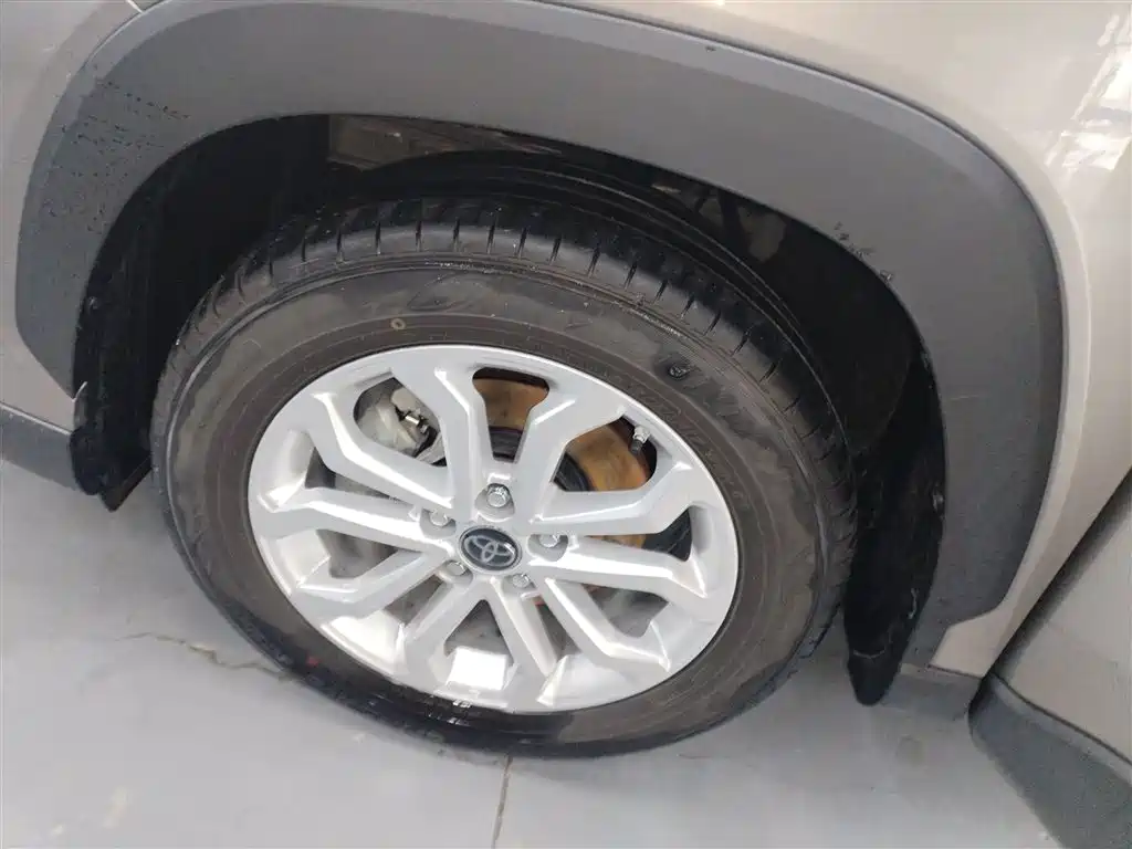 Toyota Frontlander 2023 2.0L CVT Elite Edition фото 23