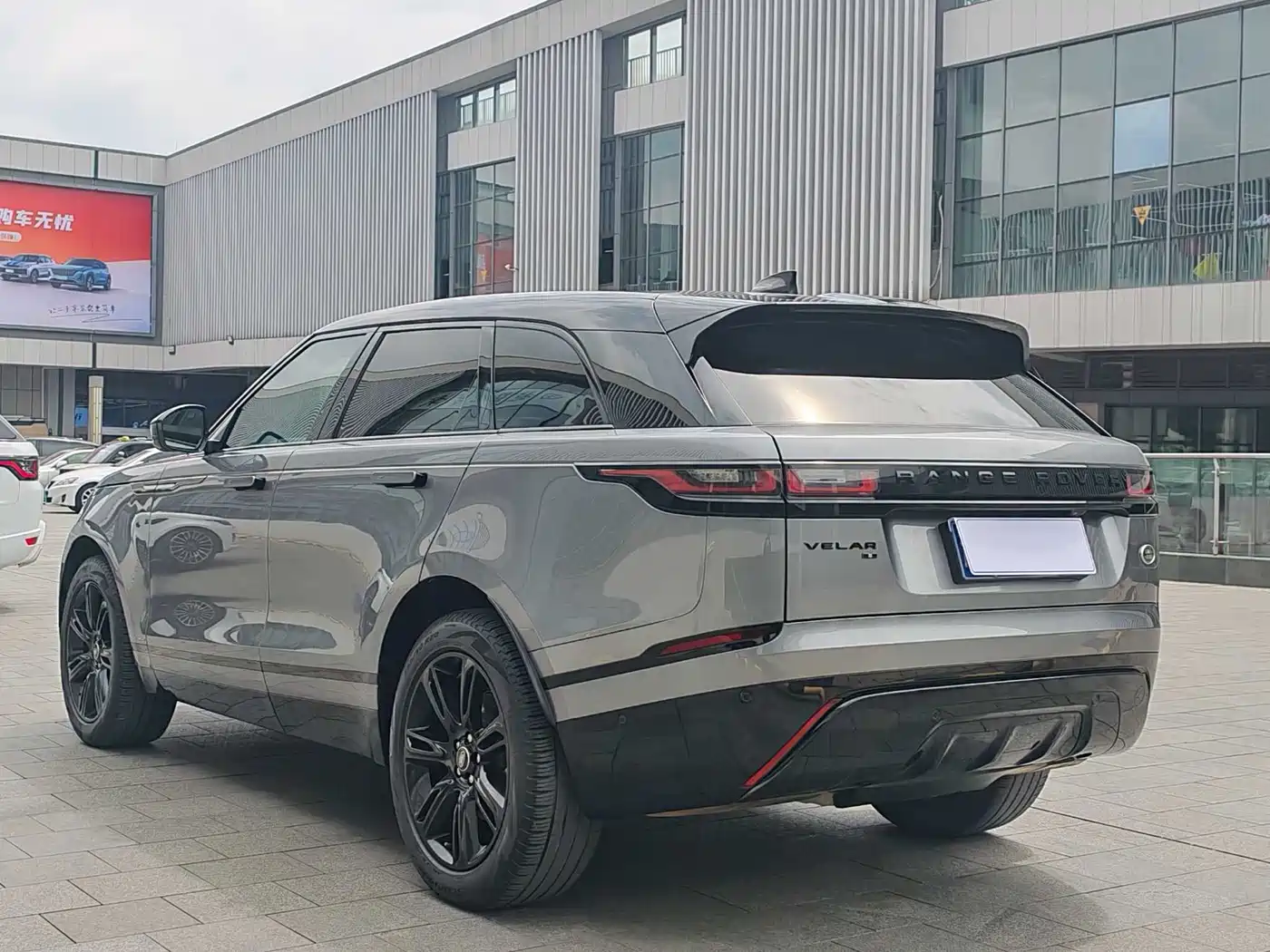 Land Rover Range Rover Velar 2021 P250 Gloss Black Collector's Edition фото 6