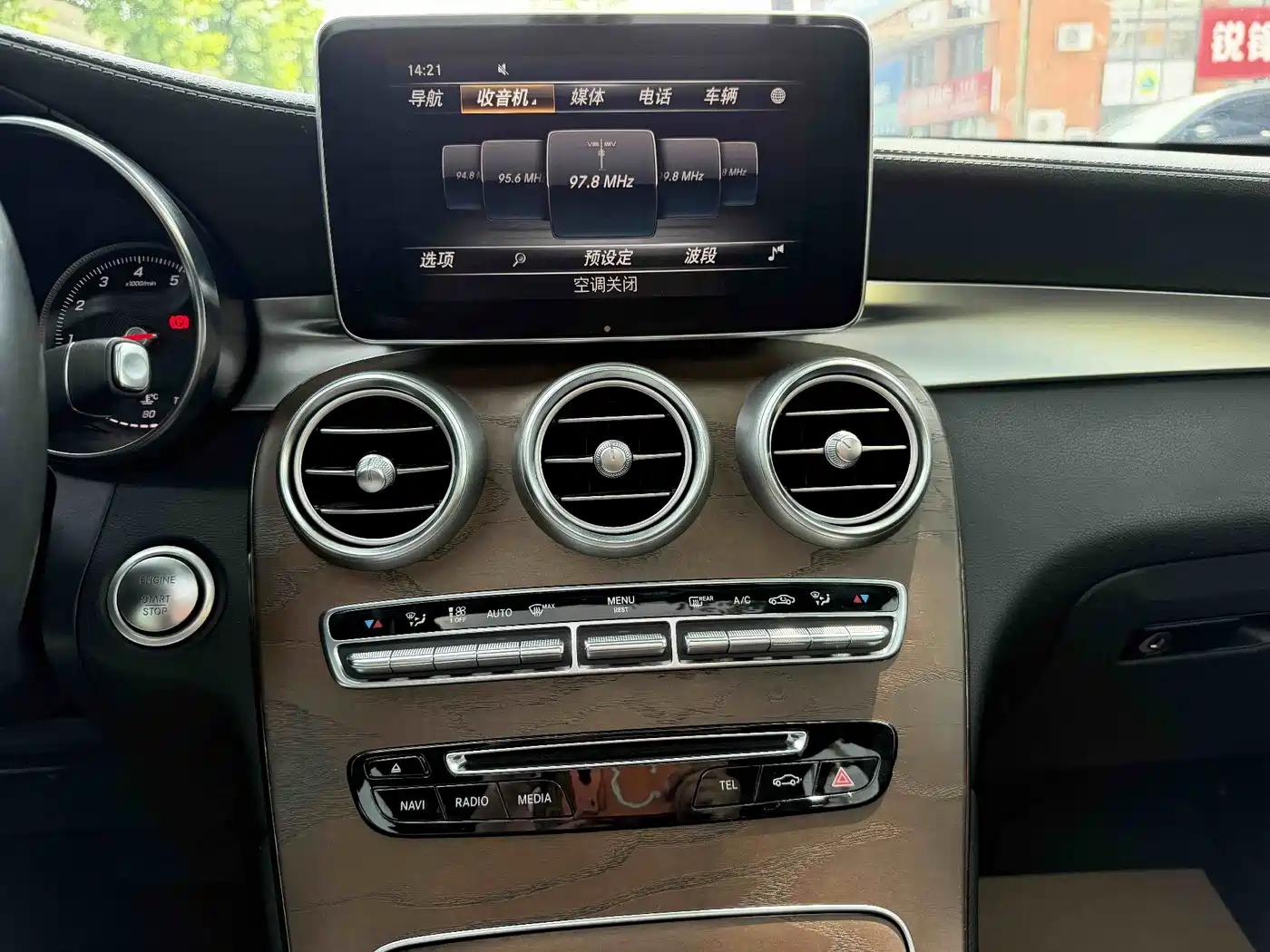 Mercedes-Benz GLC 2017 GLC 300 4MATIC Luxury фото 12