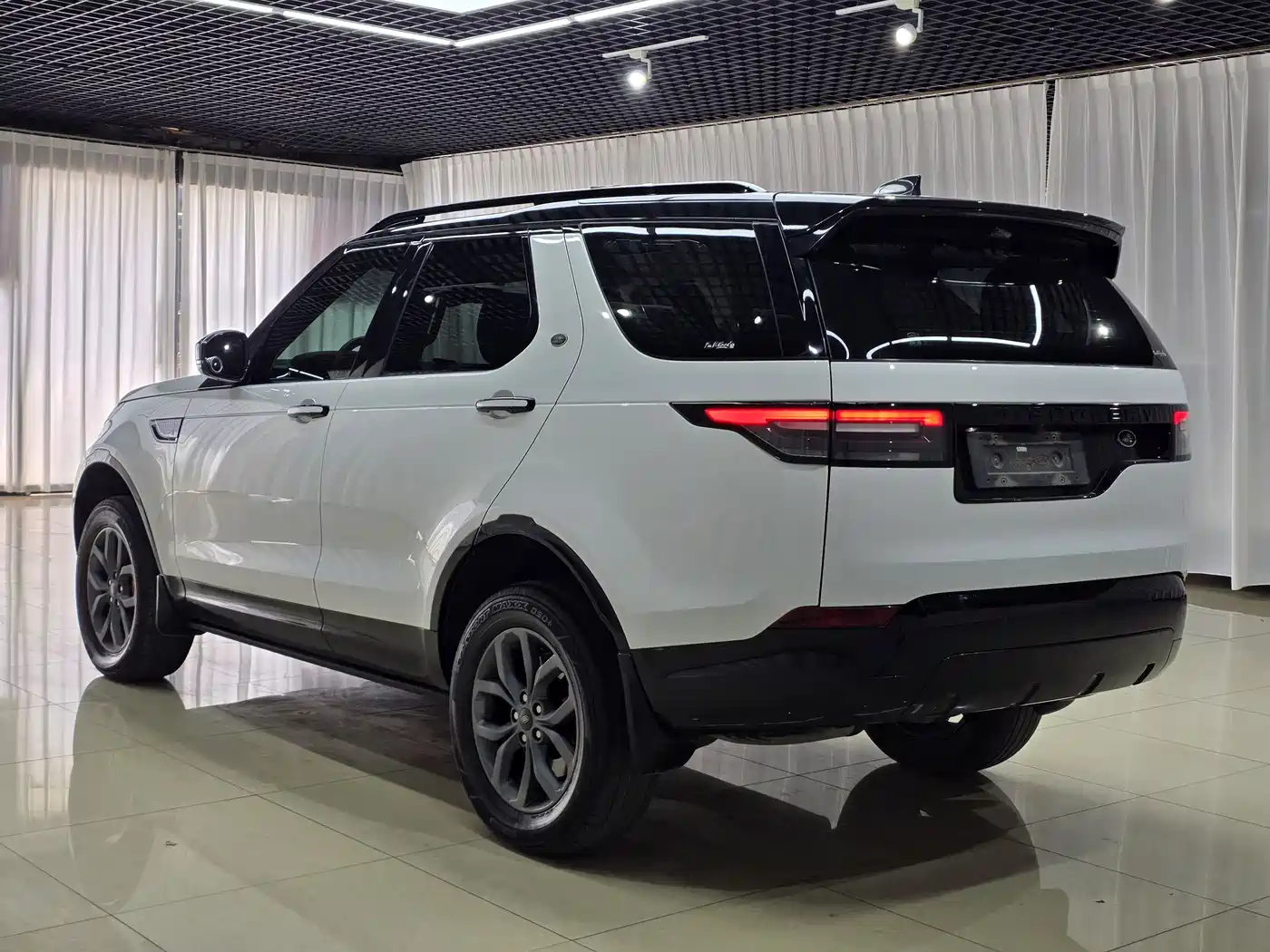 Land Rover Discovery 2018 3.0 SC V6 SE фото 5
