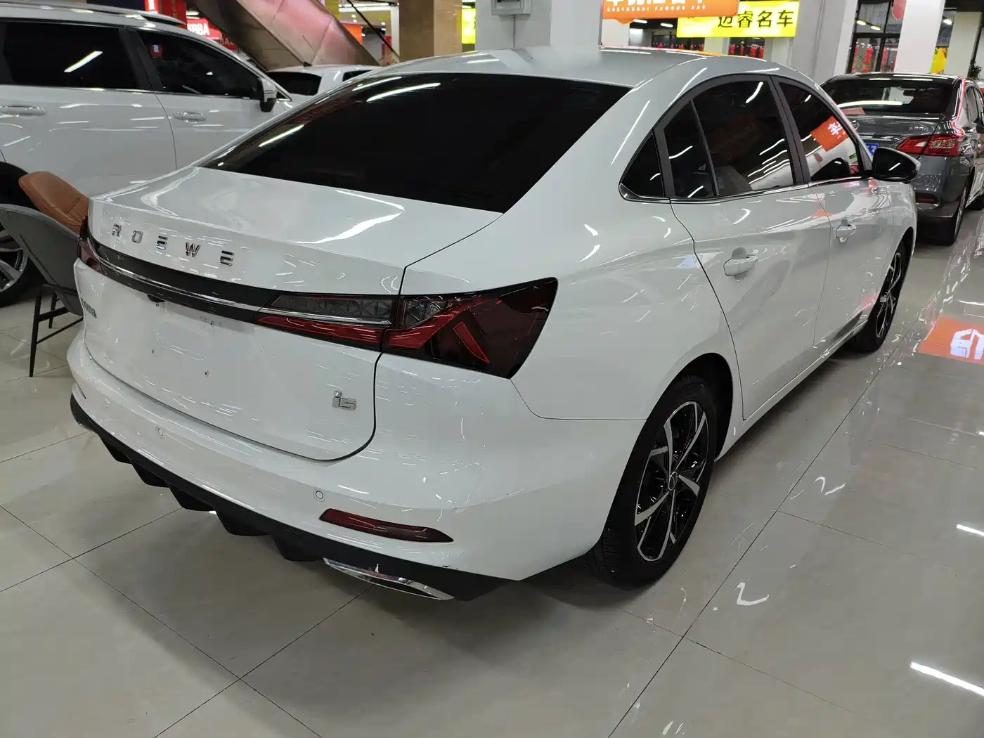 Фото 9 - Roewe i5