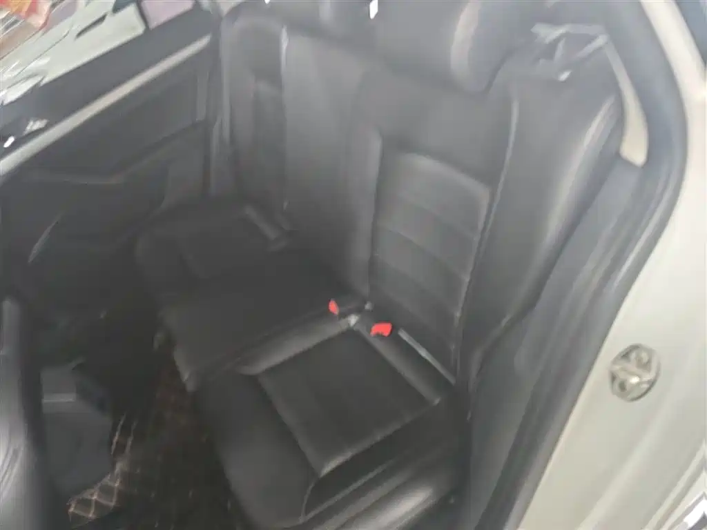 Volkswagen Lavida Tour 2015 1.6L Automatic Trend Edition фото 17