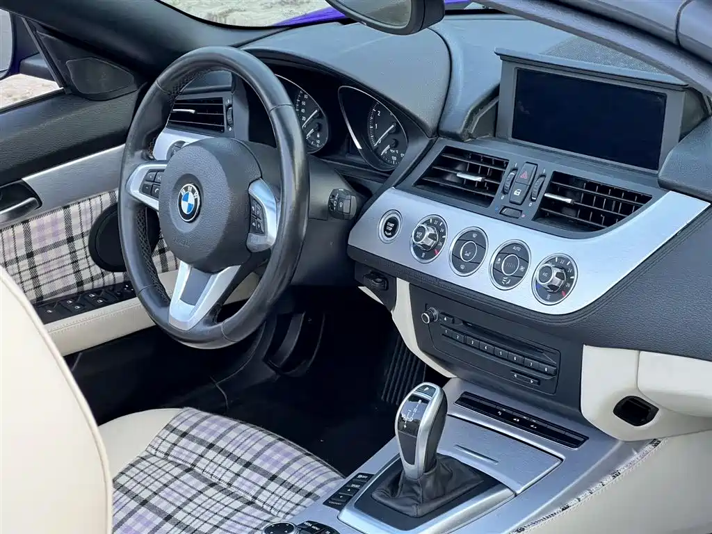 BMW Z4 2012 sDrive20i Leading фото 16