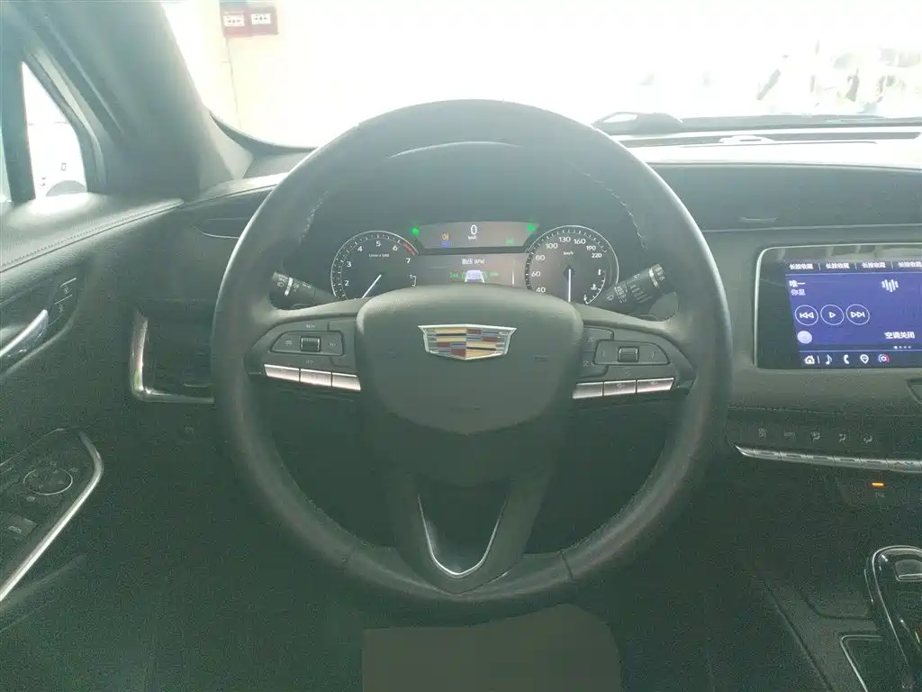 CADILLAC XT4