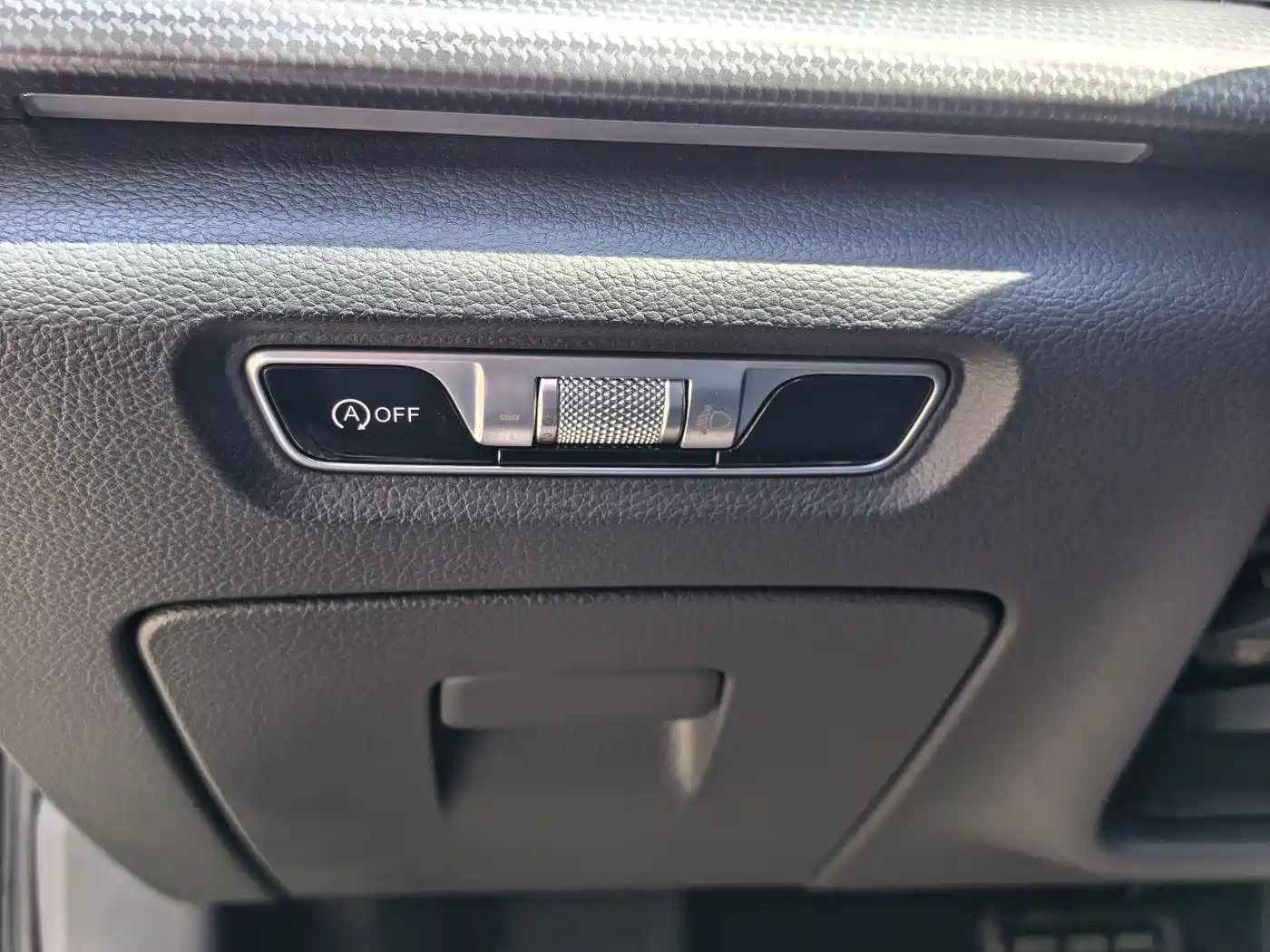 Hongqi H5 2024 1.5T DCT Smart Connect Flag Rhythm Edition фото 11