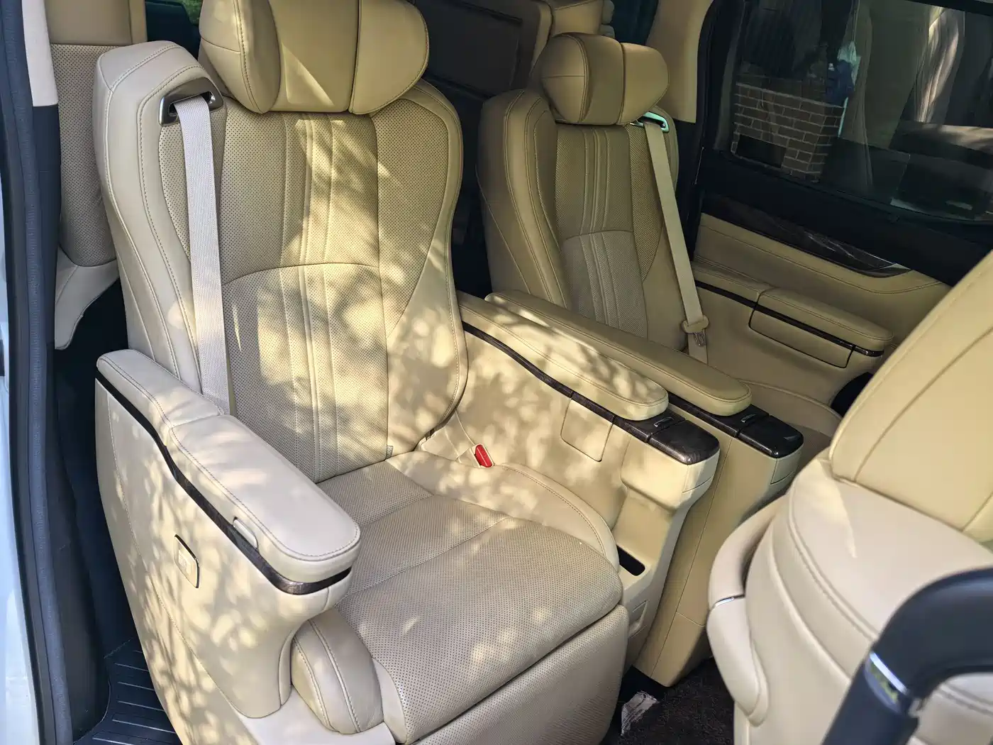 Toyota Alphard 2021 Hybrid 2.5L Premium фото 22