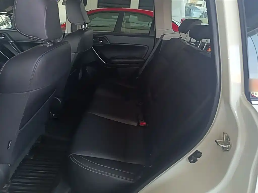 Subaru Forester 2016 2.0i Fashion Navigation Edition фото 17