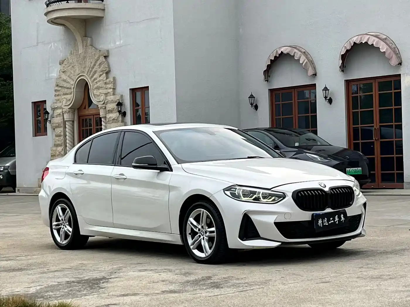 BMW 1 Series 2022 120i M Sport Shadow Edition фото 2