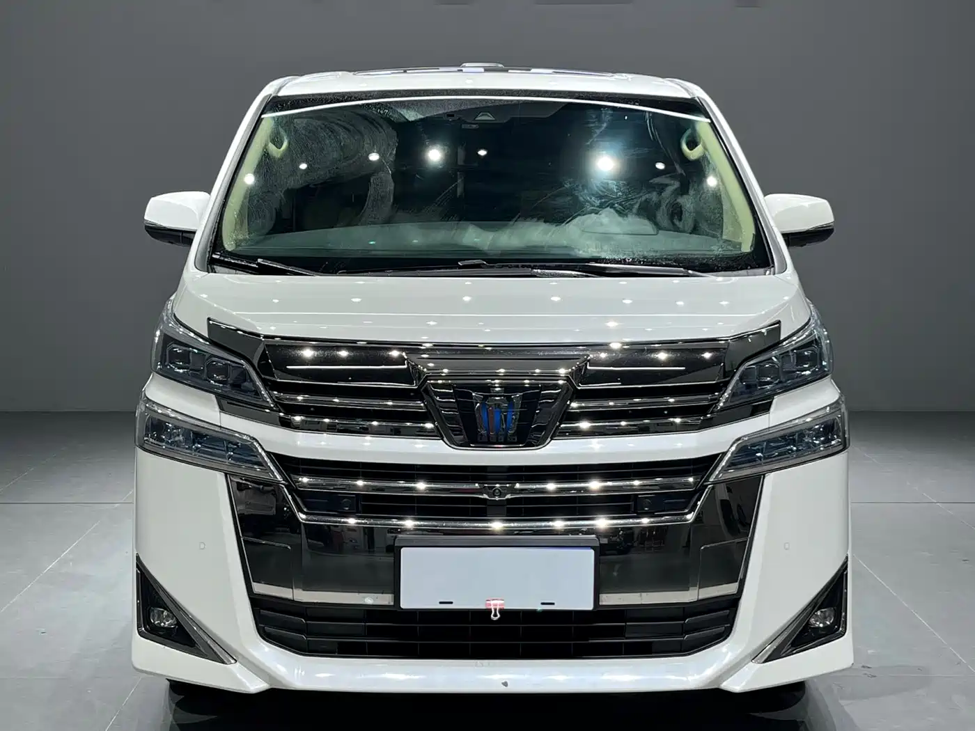 Toyota Vellfire 2021 Crown Hybrid 2.5L HV Premium Edition фото 2