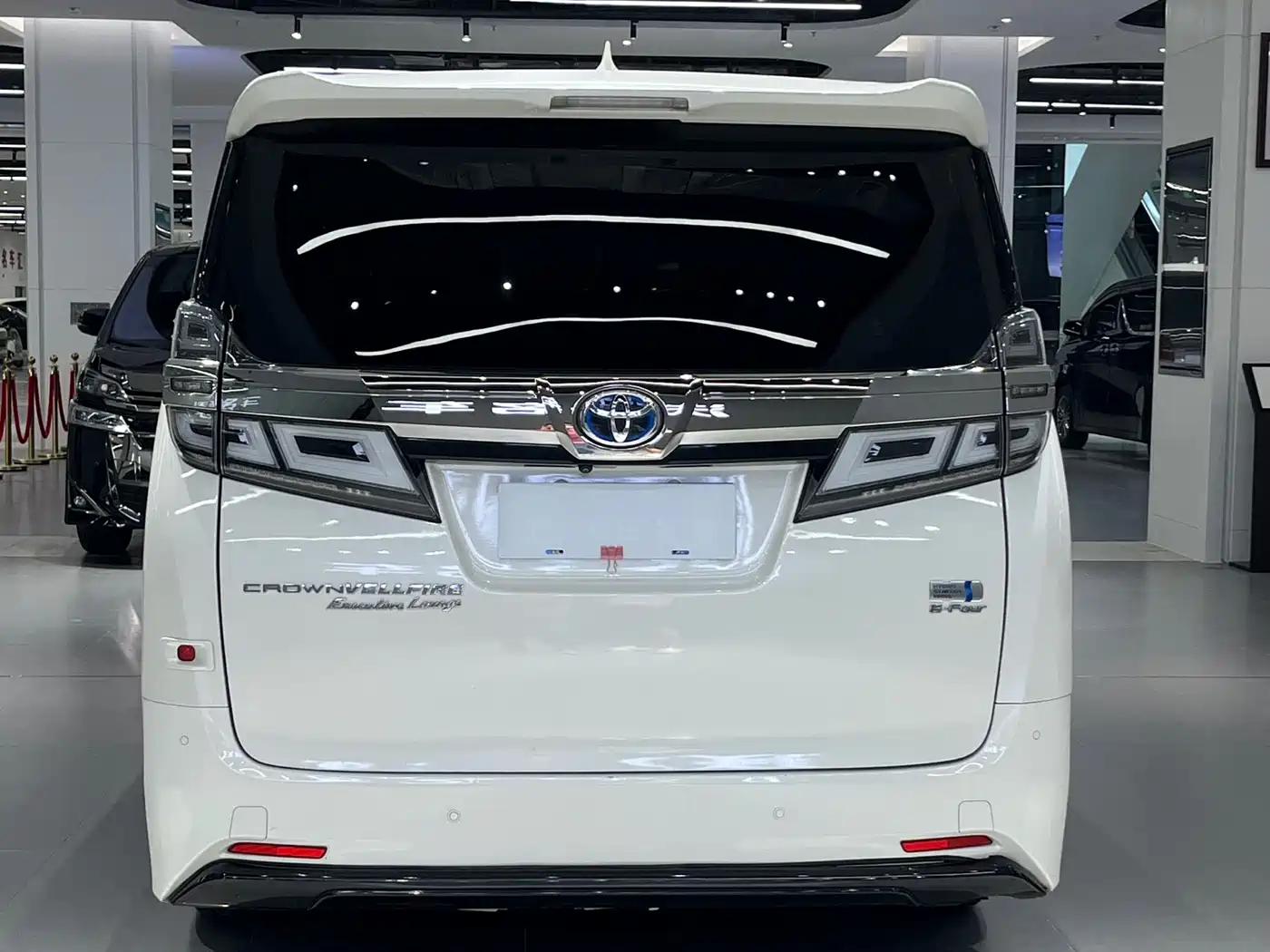 Toyota Vellfire 2021 Crown Hybrid 2.5L HV Premium Edition фото 5