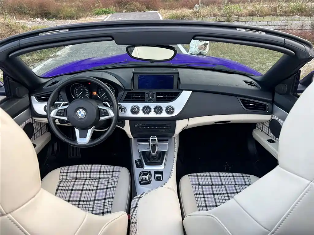 BMW Z4 2012 sDrive20i Leading фото 15