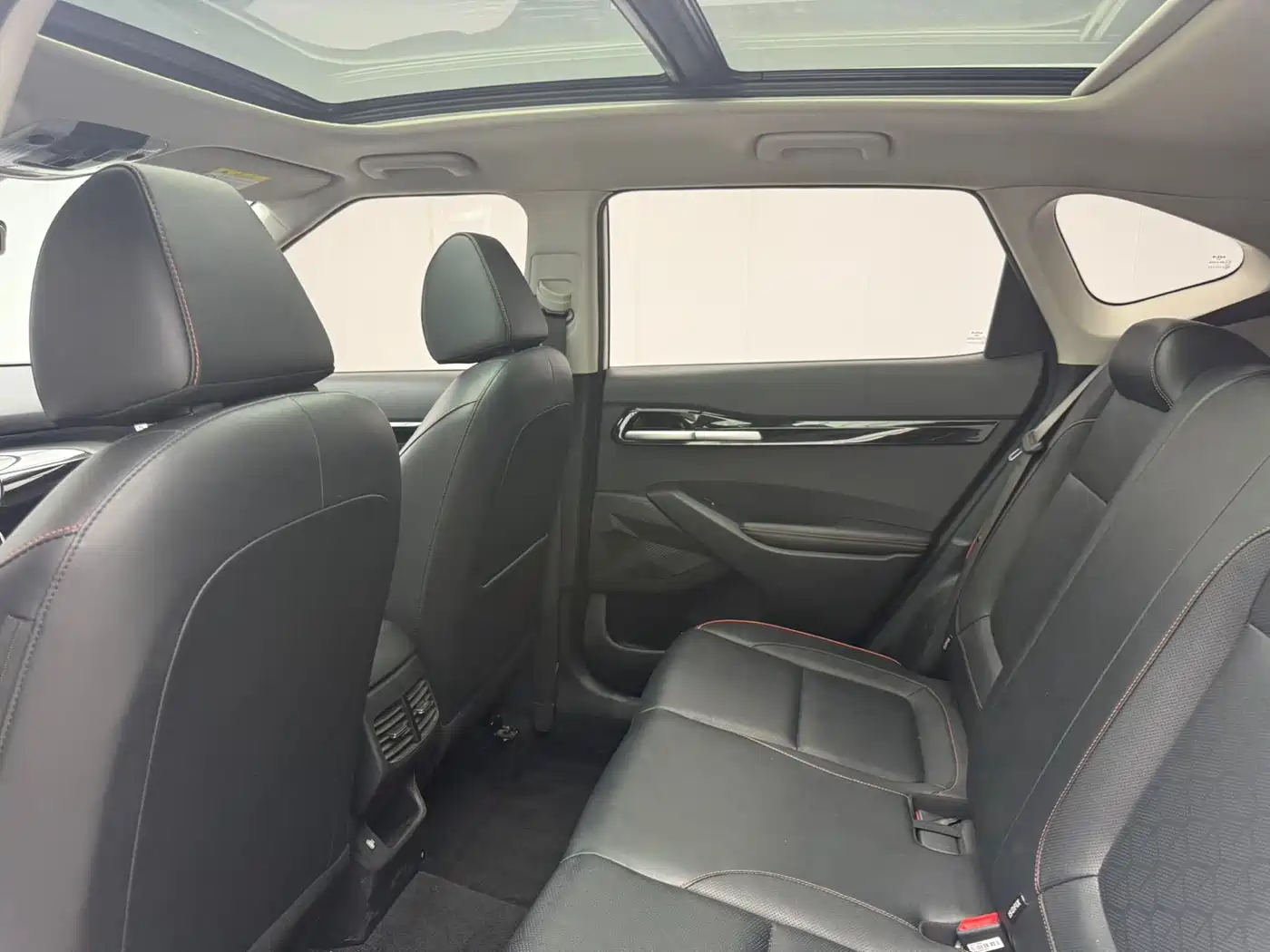 Kia Seltos 2023 1.5L CVT Premium Edition фото 7