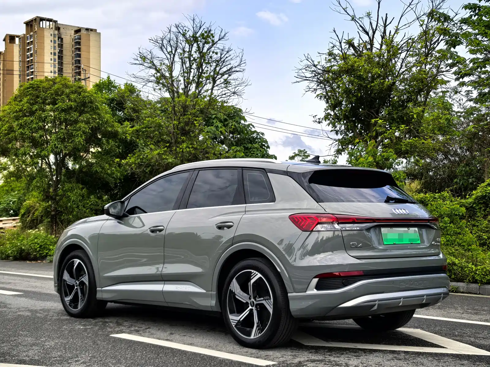 Photo 4 - Audi Q4 e-tron
