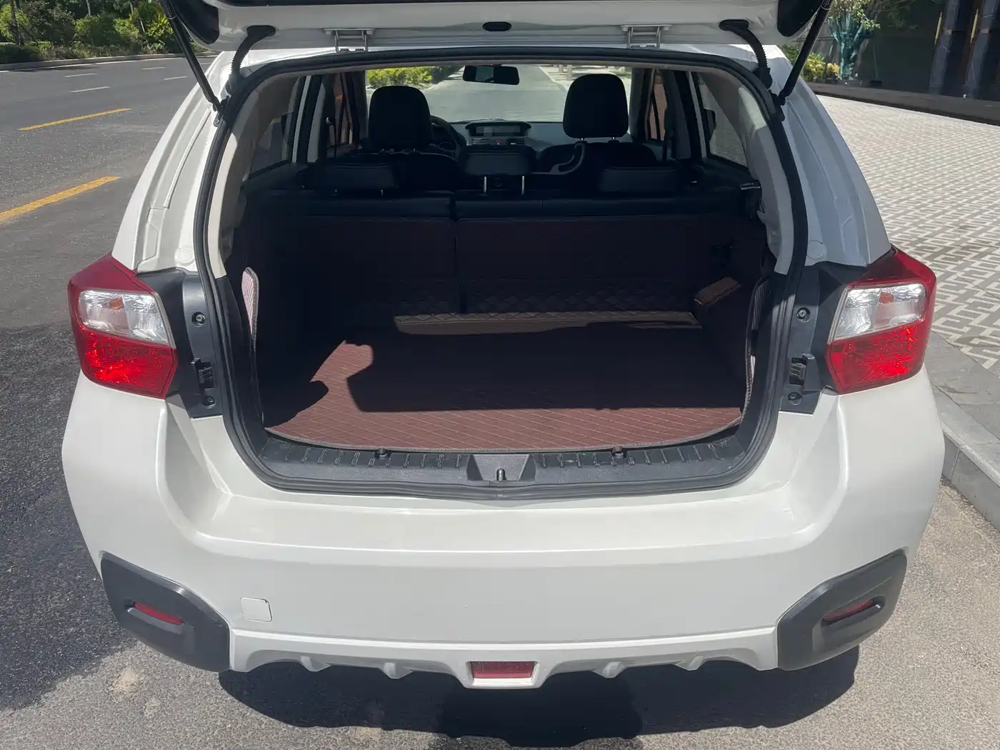 Subaru XV 2012 2.0i Luxury Edition фото 15