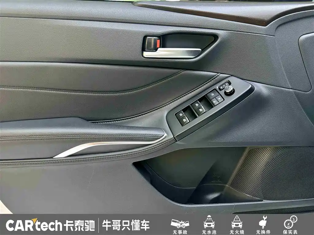 Toyota Avalon 2022 2.0L XLE Premium фото 14