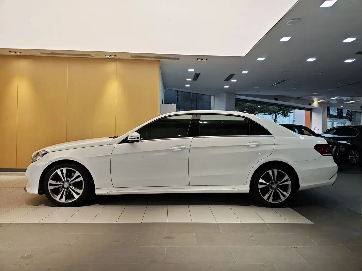 Mercedes-Benz E-Class 2015 Facelift E 200 L Sport фото 6