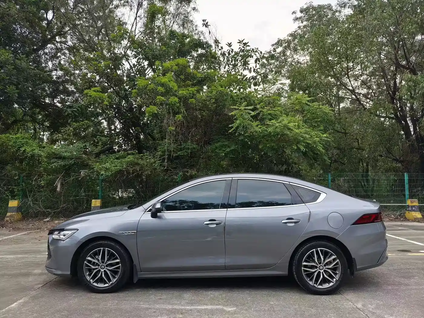 BYD Qin PLUS 2021 DM-i 55KM Flagship фото 3