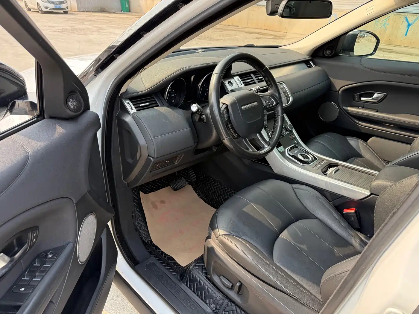 Land Rover Range Rover Evoque 2016 2.0T PURE Style фото 10