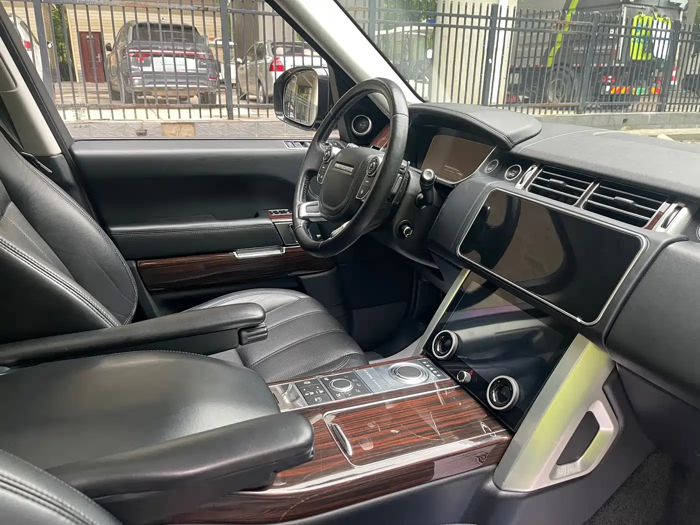 Land Rover Range Rover 2015 2013 NA 5.0 V8 Vogue