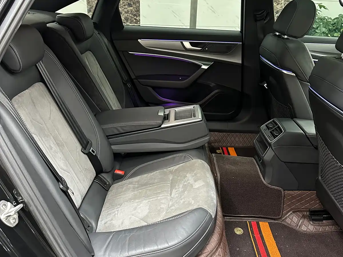 Audi A6L 2021 40 TFSI Luxury Sport фото 10