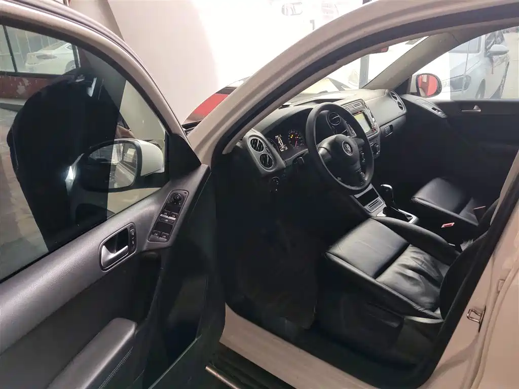 Volkswagen Tiguan 2015 1.8TSI Automatic 2WD Trendline фото 16