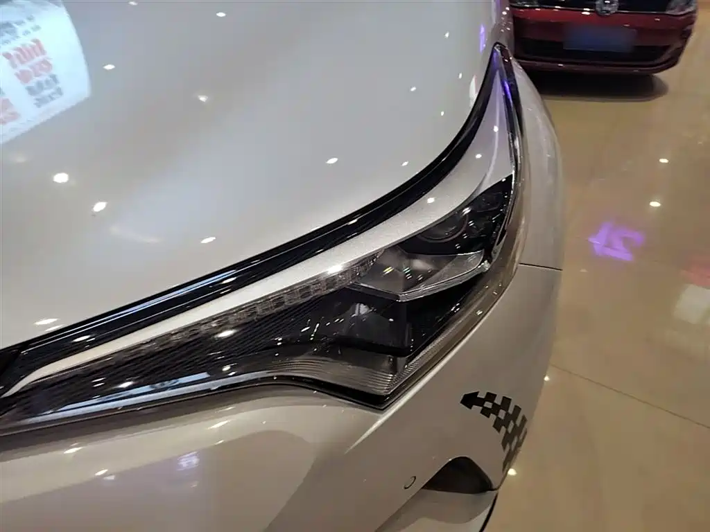 Toyota C-HR 2018 Model 2.0L Luxury Sunroof Version China V фото 24