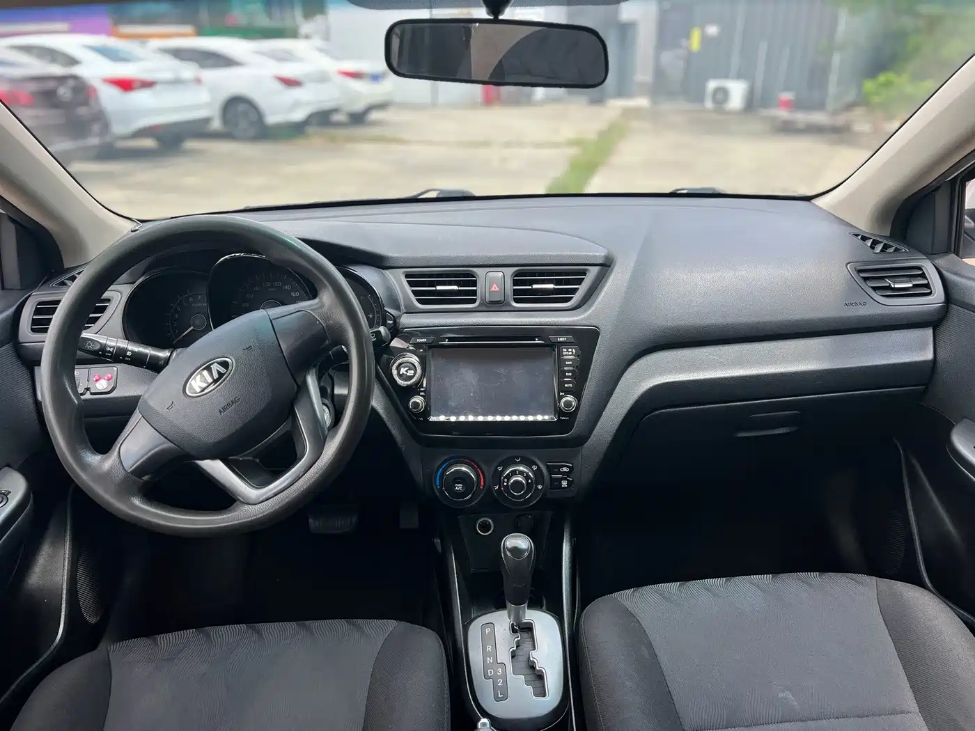 Kia K2 2013 2011 Sedan 1.4L AT GLS