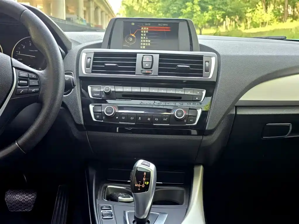 BMW 1 Series (Import) 2015 120i Leading фото 15
