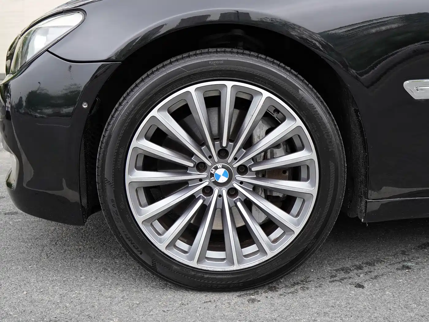 BMW 7 Series 2010 760Li фото 17