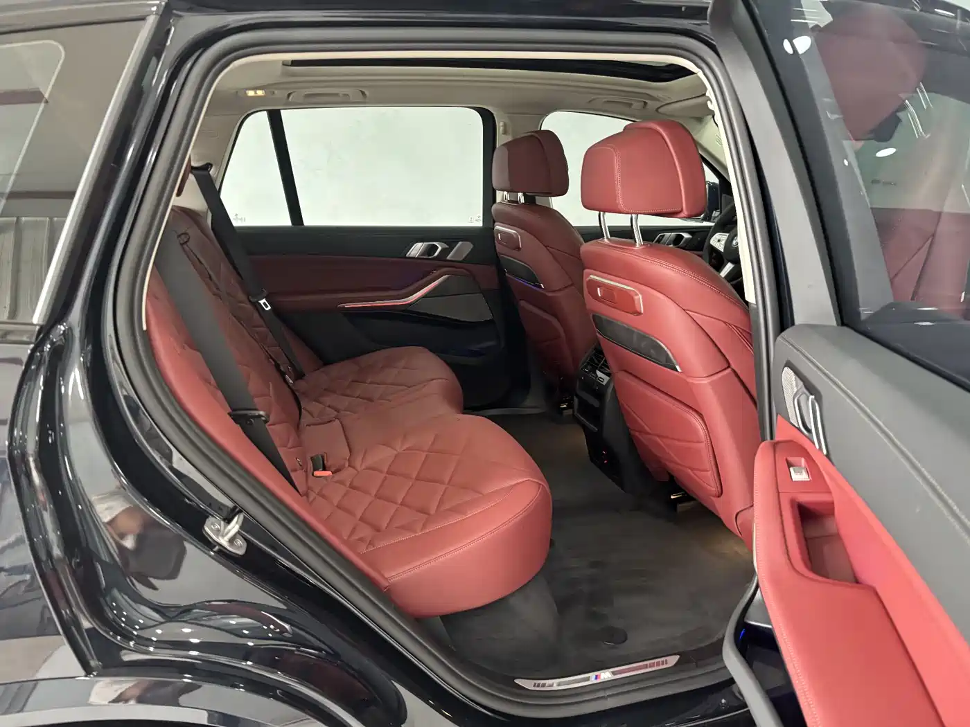 BMW X5 2026 xDrive 30Li Luxury M Sport Night Edition Package фото 24