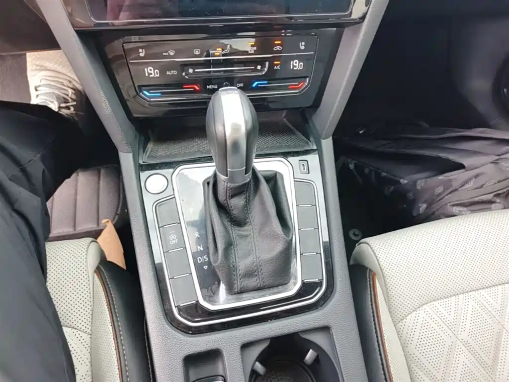 Volkswagen Magotan 2023 2 Million Units Anniversary Edition 330TSI DSG Leading Type фото 10