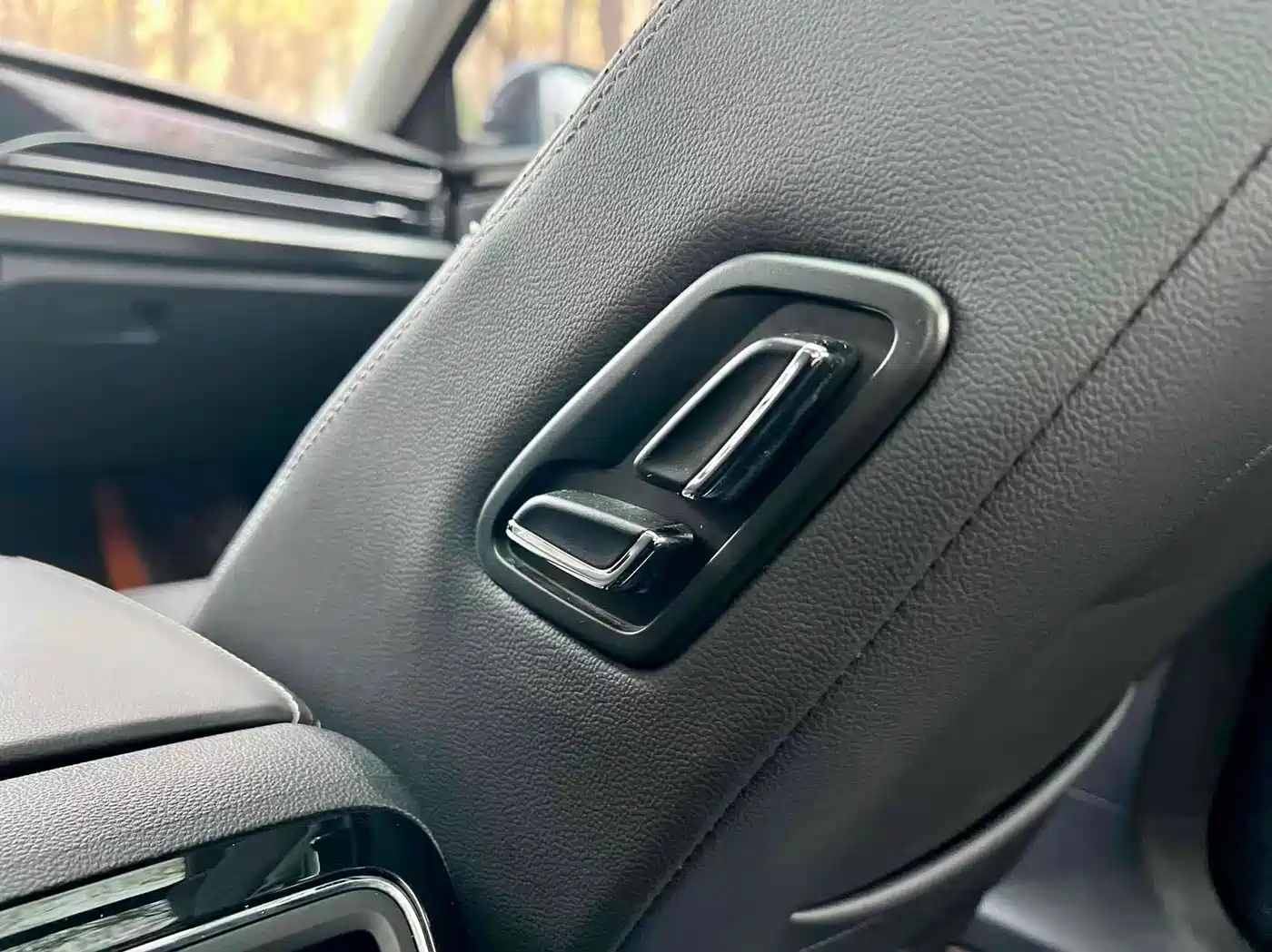 Volkswagen Passat 2022 330TSI Luxury Edition фото 11