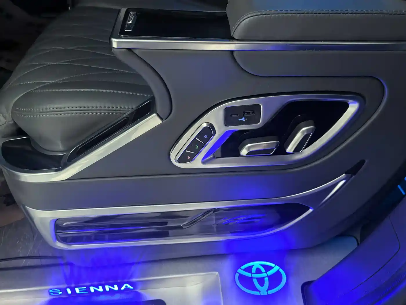 Toyota Sienna 2021 2.5L Hybrid Comfort Edition фото 14