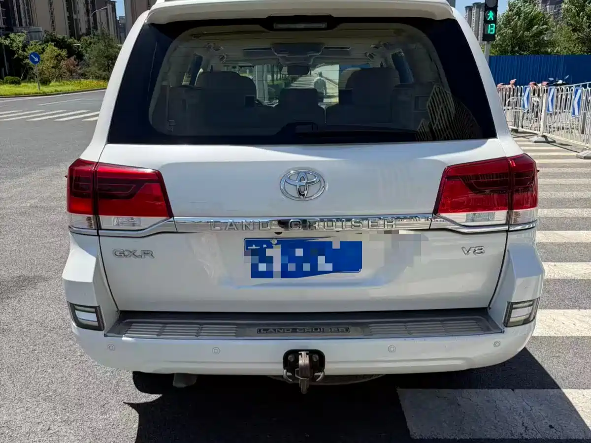 Toyota Land Cruiser (Import) 2015 4.6L V8 Middle East Limited Edition фото 3