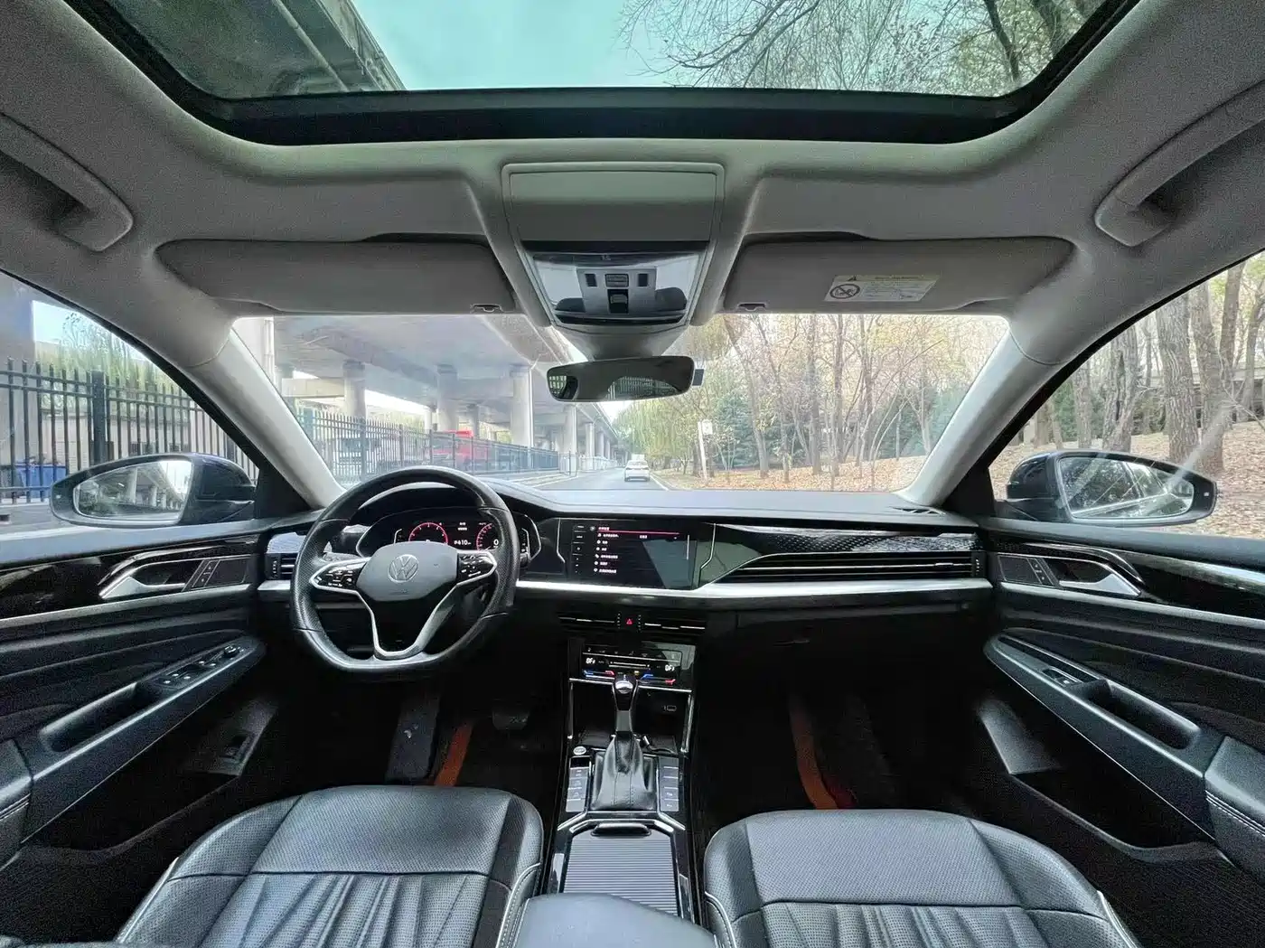 Volkswagen Passat 2022 330TSI Luxury Edition фото 6