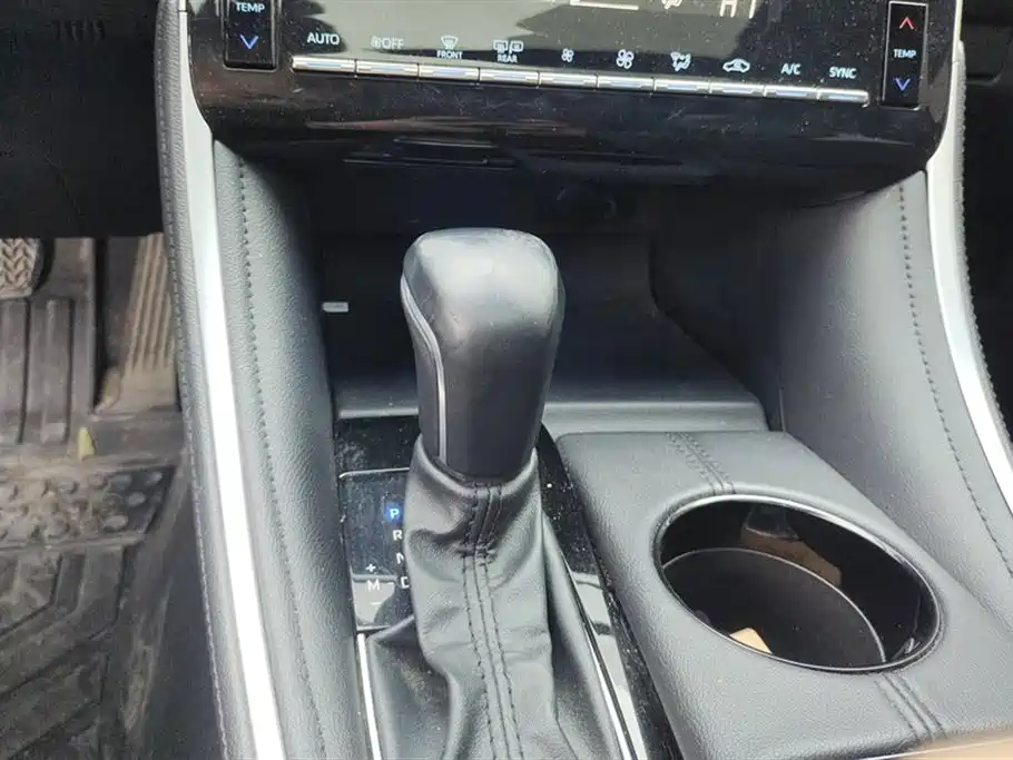 Toyota Avalon 2022 2.0L Luxury Edition фото 16