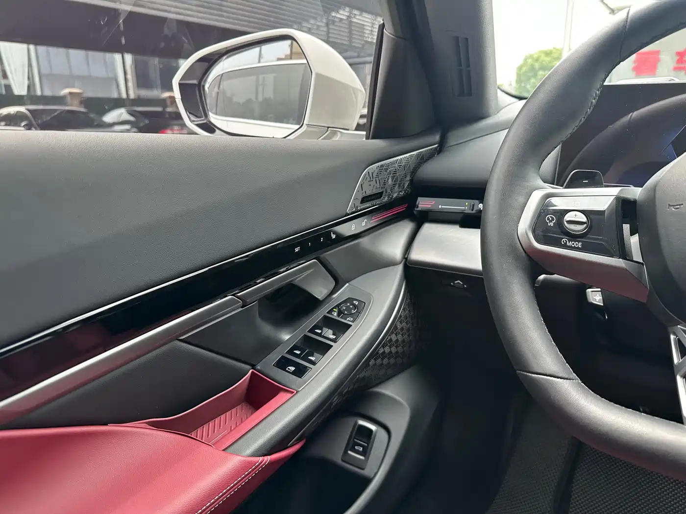 BMW 5 Series 2024 525Li M Sport Package фото 15