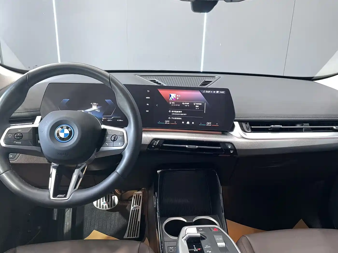BMW iX1 2023 eDrive25L M Sport Package фото 11