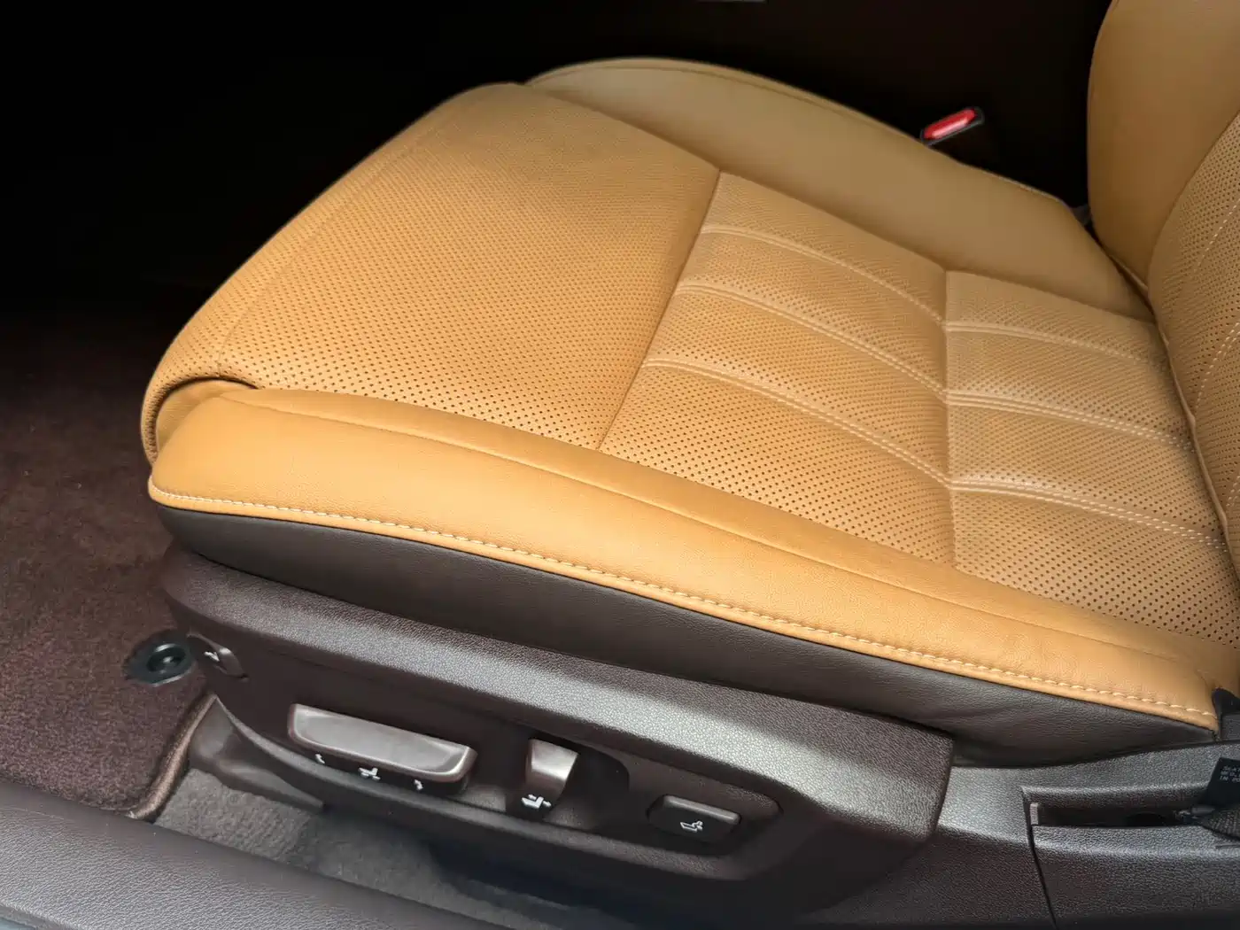 Lexus ES 2017 300h Mark Levinson Comfort Edition фото 16