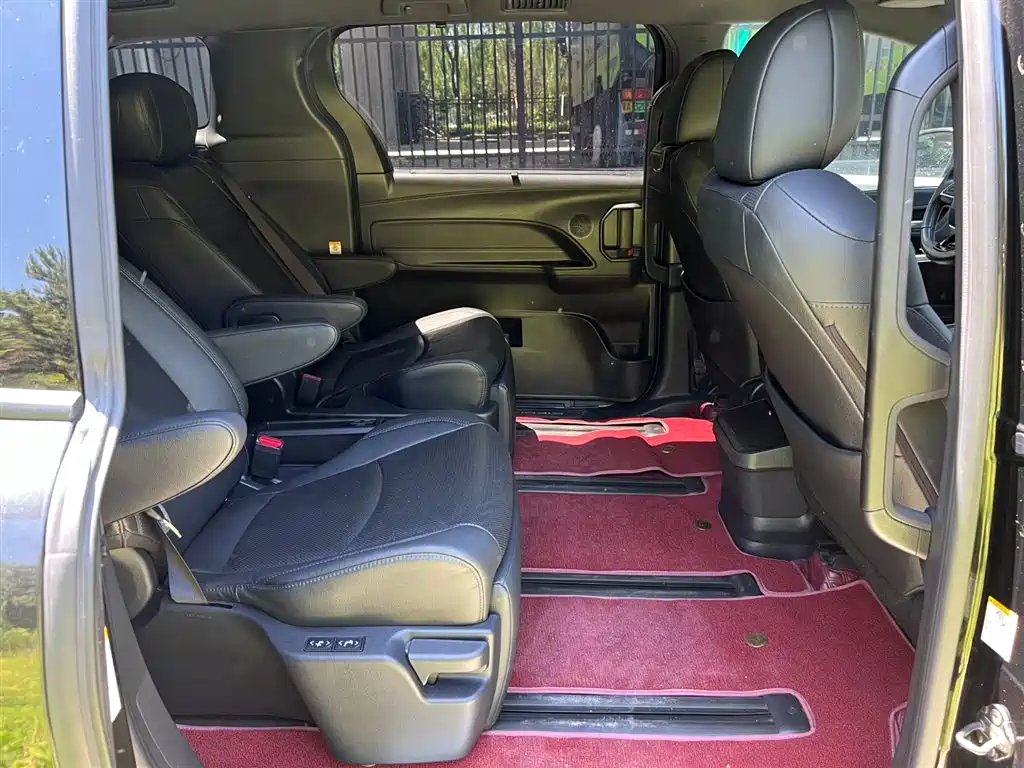 Toyota Sienna 2021 2.5L Hybrid Premium Edition фото 15