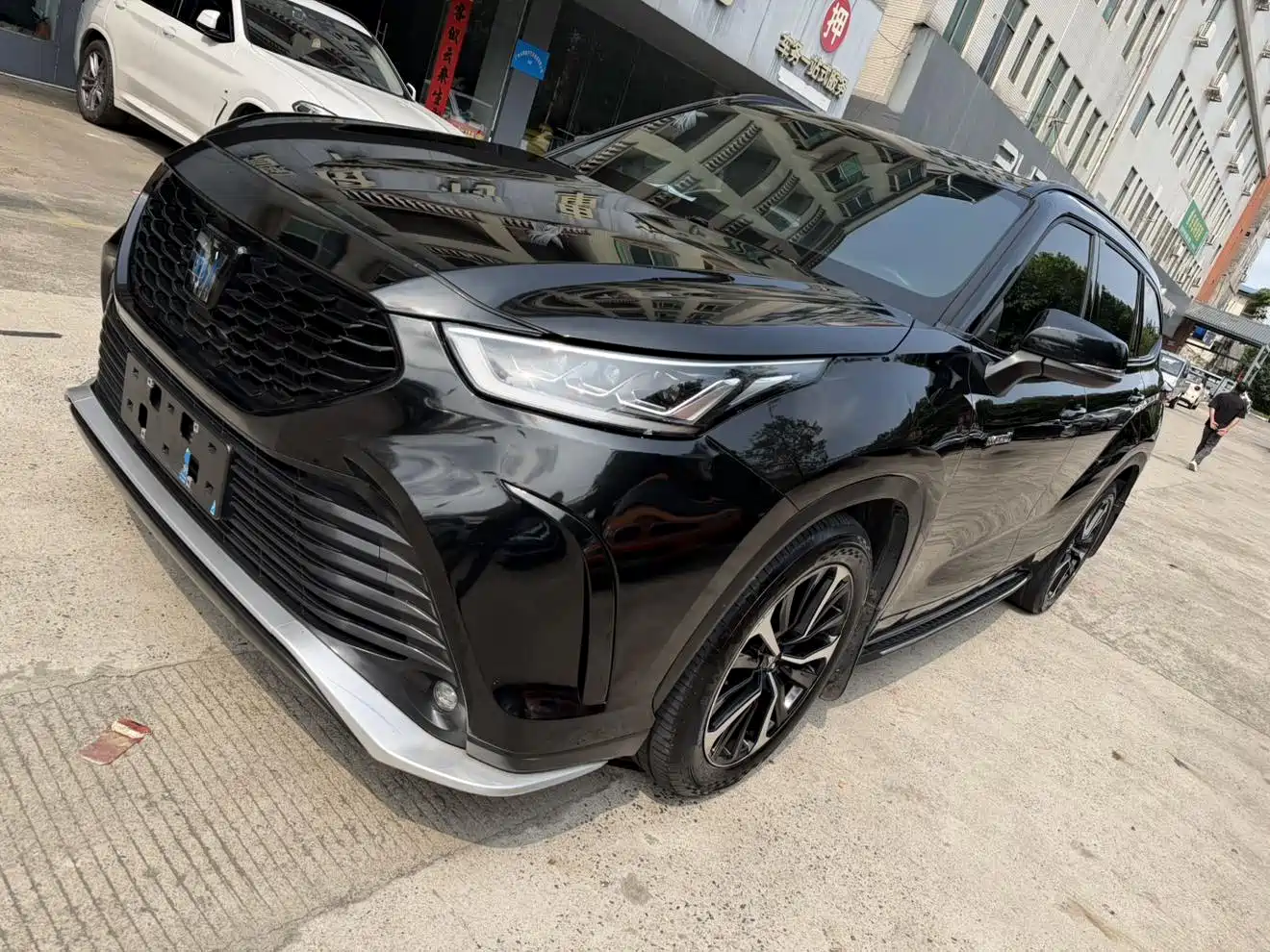 Toyota Crown Kluger 2022 2.5L HEV 4WD Luxury Edition фото 2