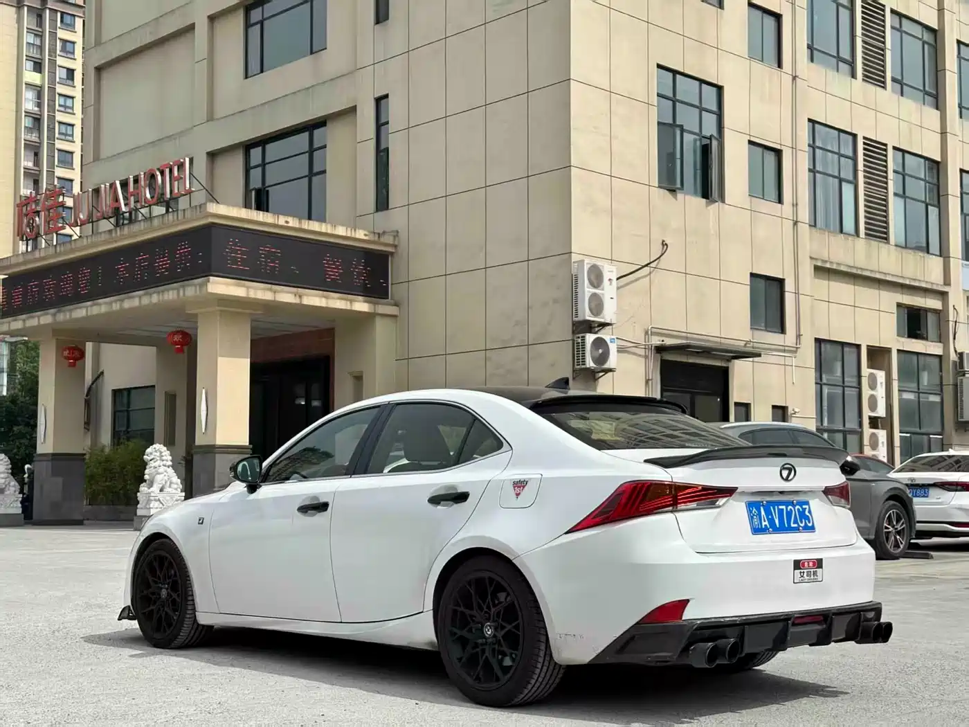Lexus IS 2017 300 F SPORT фото 6