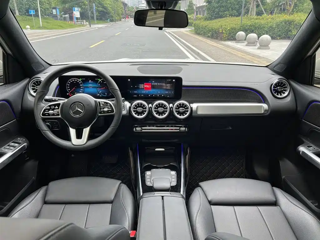 MERCEDES-BENZ GLB