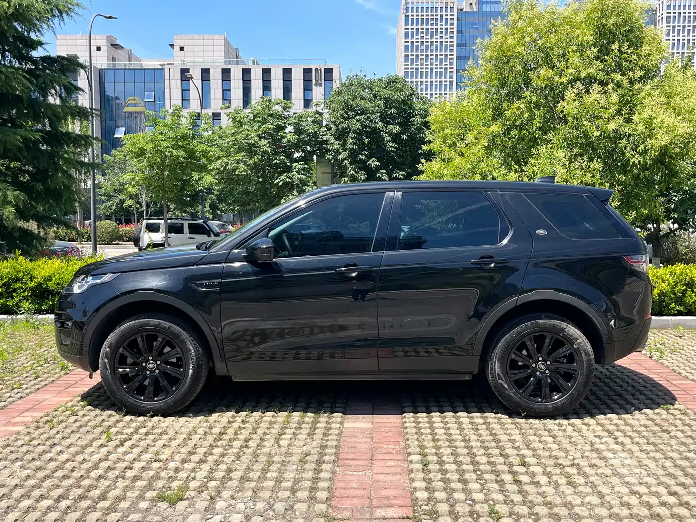 Land Rover Discovery Sport 2018 240PS SE Edition фото 3