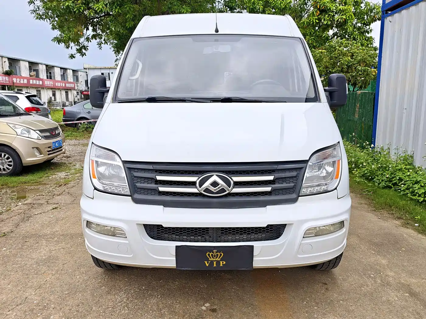SAIC Maxus Xintu V80 2021 2.0T PLUS Manual Business Travel Edition Long Wheelbase Medium Roof 9 Seats фото 2