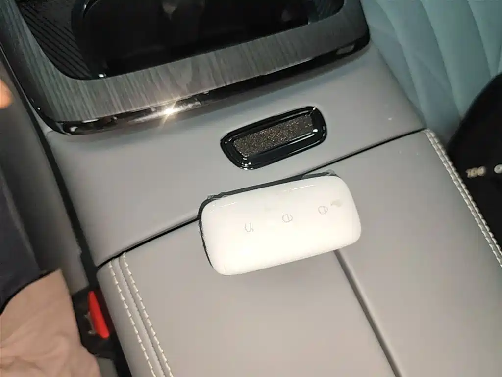 Geely Galaxy Galaxy E8 2025 700km Long Voyage Smart Drive Edition фото 9