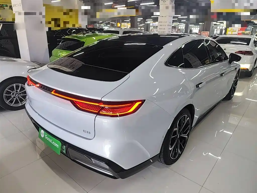 Geely Galaxy Galaxy E8 2025 700km Long Voyage Smart Drive Edition фото 7